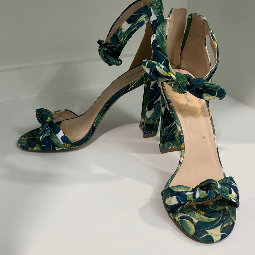 Qupid Tropical Print Women's Heels